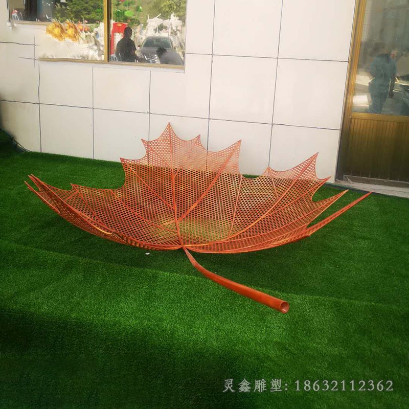 不锈钢镂空枫叶庭院景观雕塑