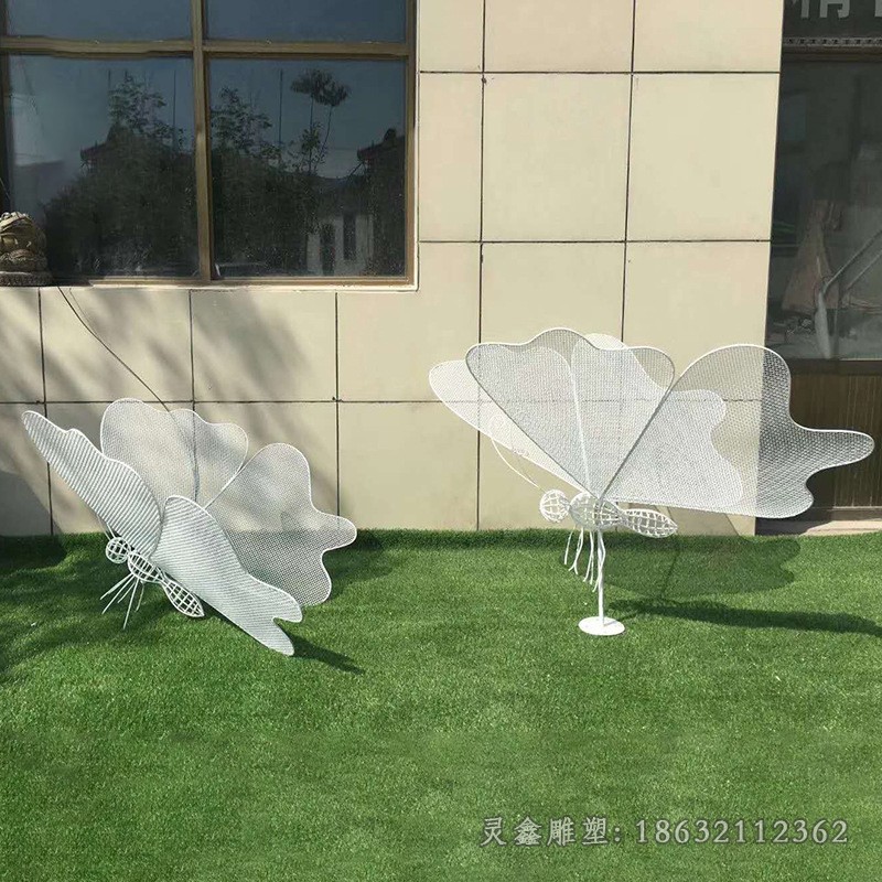 草坪不锈钢镂空蝴蝶动物雕塑