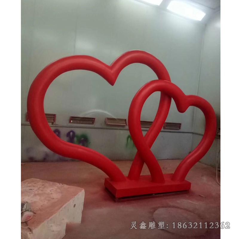 抽象爱心彩绘不锈钢雕塑