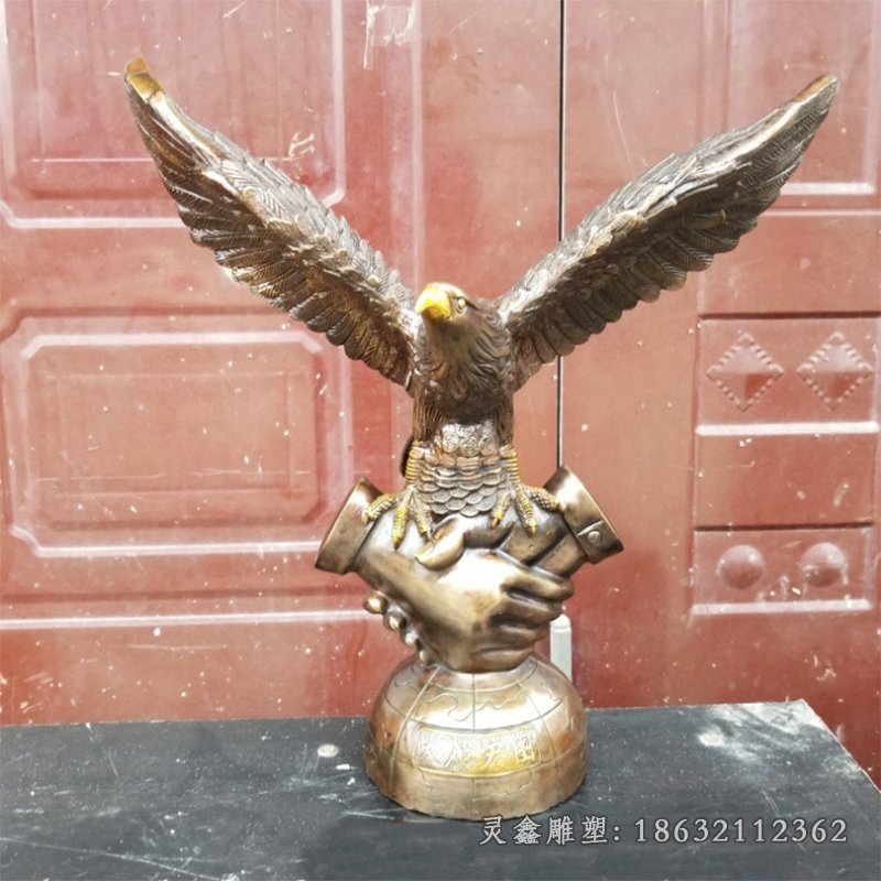 城市老鹰动物景观铜雕