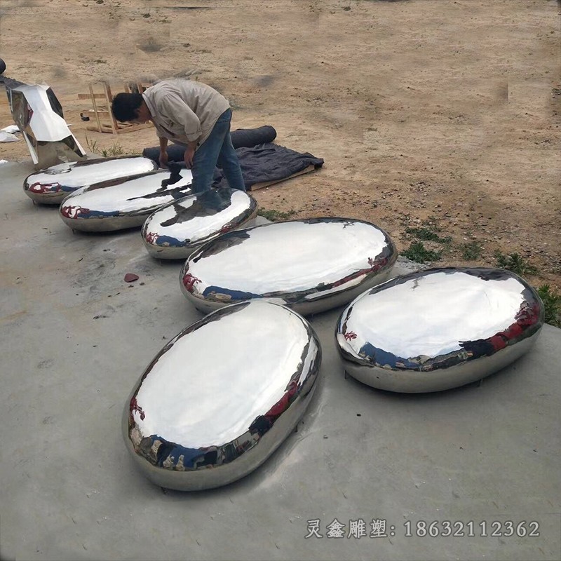 不锈钢镜面水滴庭院雕塑