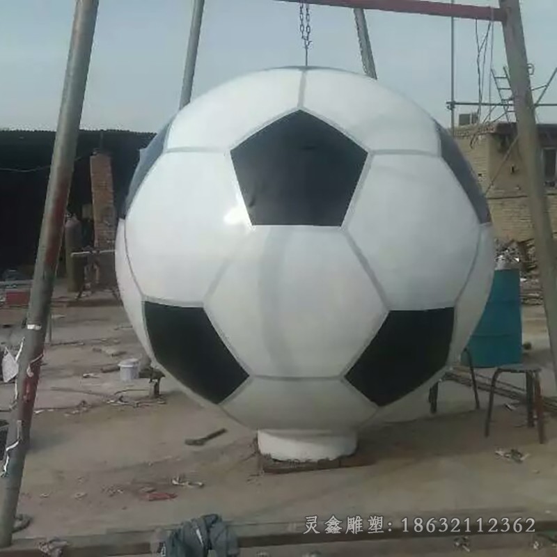 不锈钢足球公园景观雕塑