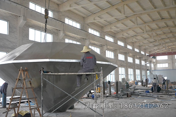 不锈钢钻石广场景观雕塑