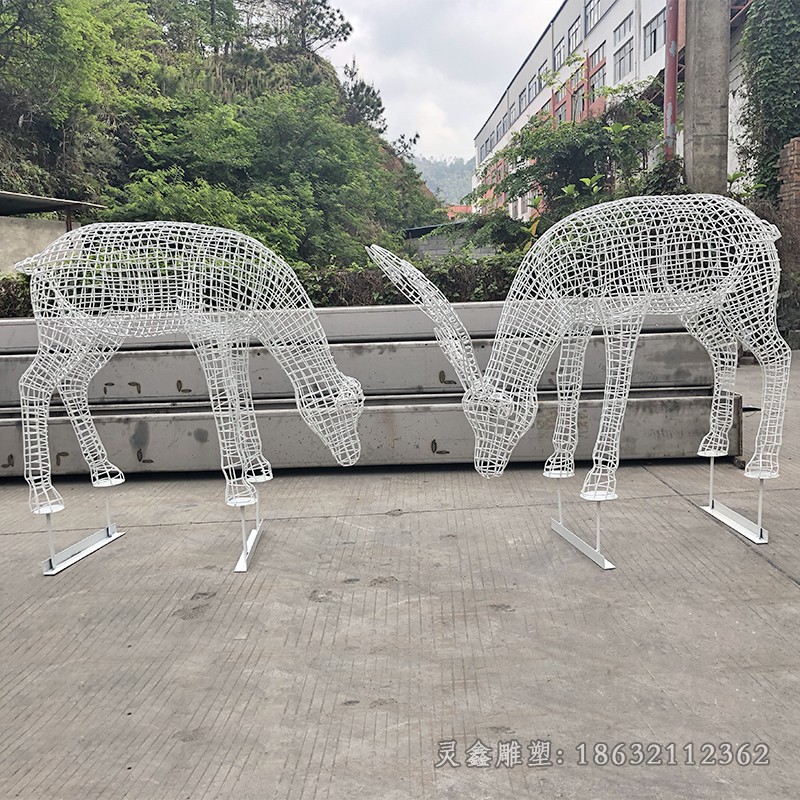 不锈钢低头镂空鹿公园雕塑