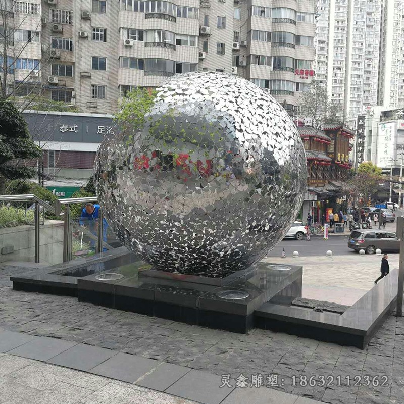 不锈钢镂空球小区景观雕塑