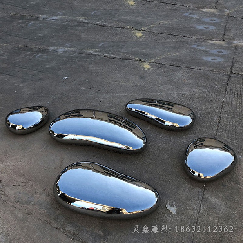 不锈钢镜面石头广场雕塑