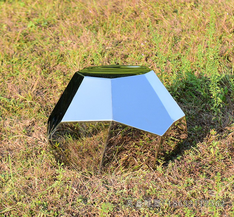 不锈钢镜面石头公园景观雕塑