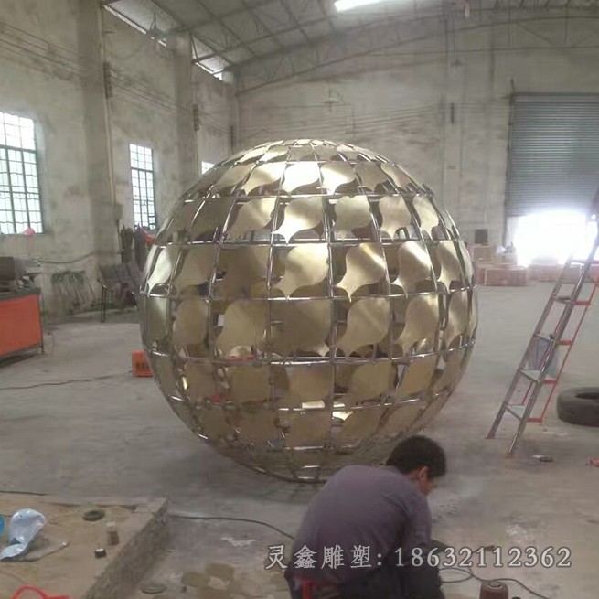酒店不锈钢镂空球景观雕塑