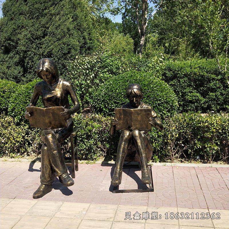 校园师生读书铜雕 (3)