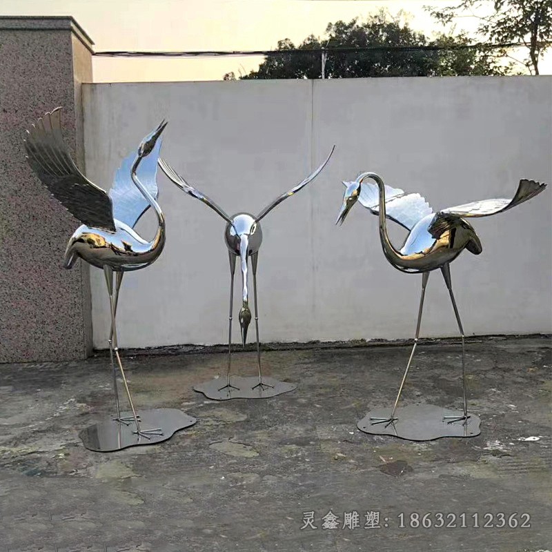 展翅仙鹤不锈钢动物雕塑