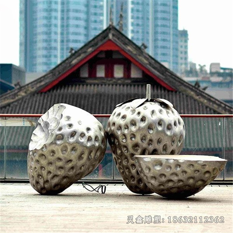 不锈钢草莓广场景观雕塑