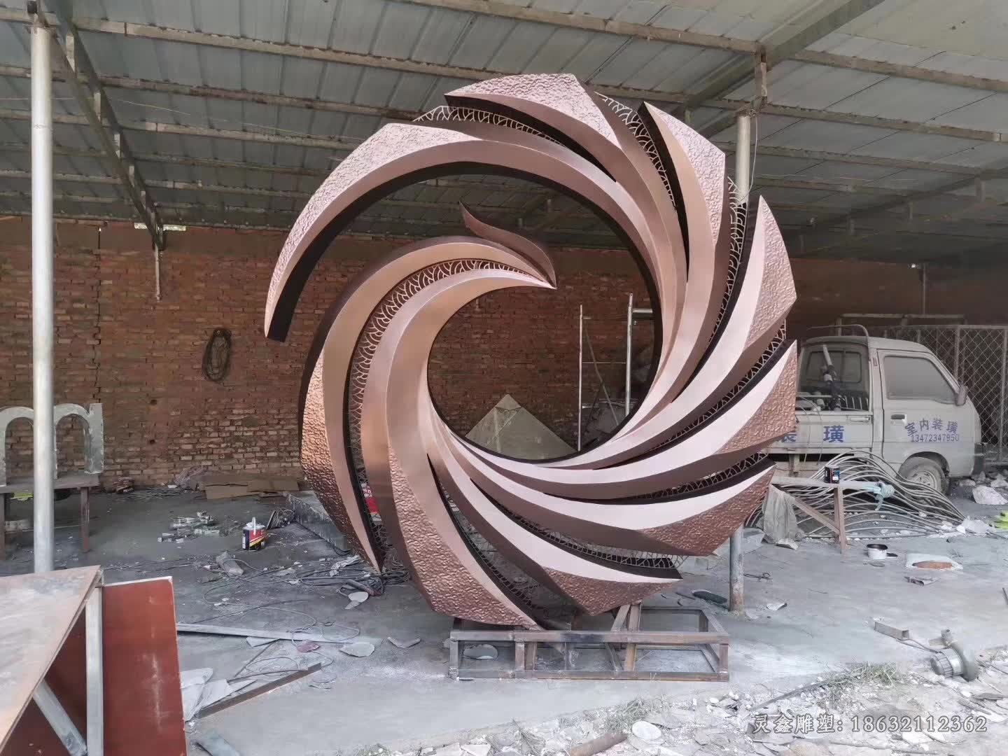 不锈钢彩绘凤凰抽象景观雕塑