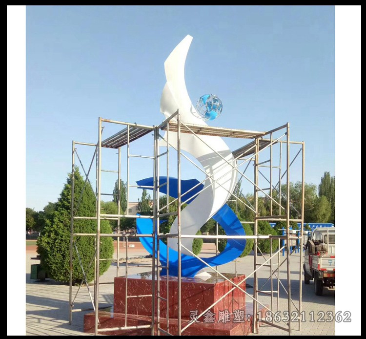 不锈钢海豚街边景观雕塑