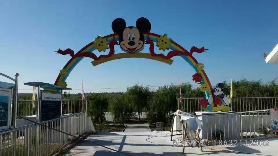 不锈钢米老鼠彩绘拱门雕塑