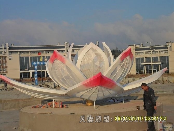 不锈钢彩绘莲花城市景观雕塑