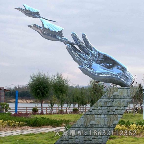 不锈钢彩绘镜面广场景观雕塑