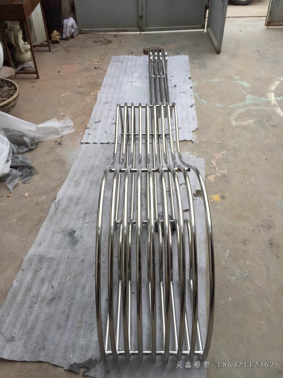 不锈钢彩绘小提琴广场雕塑