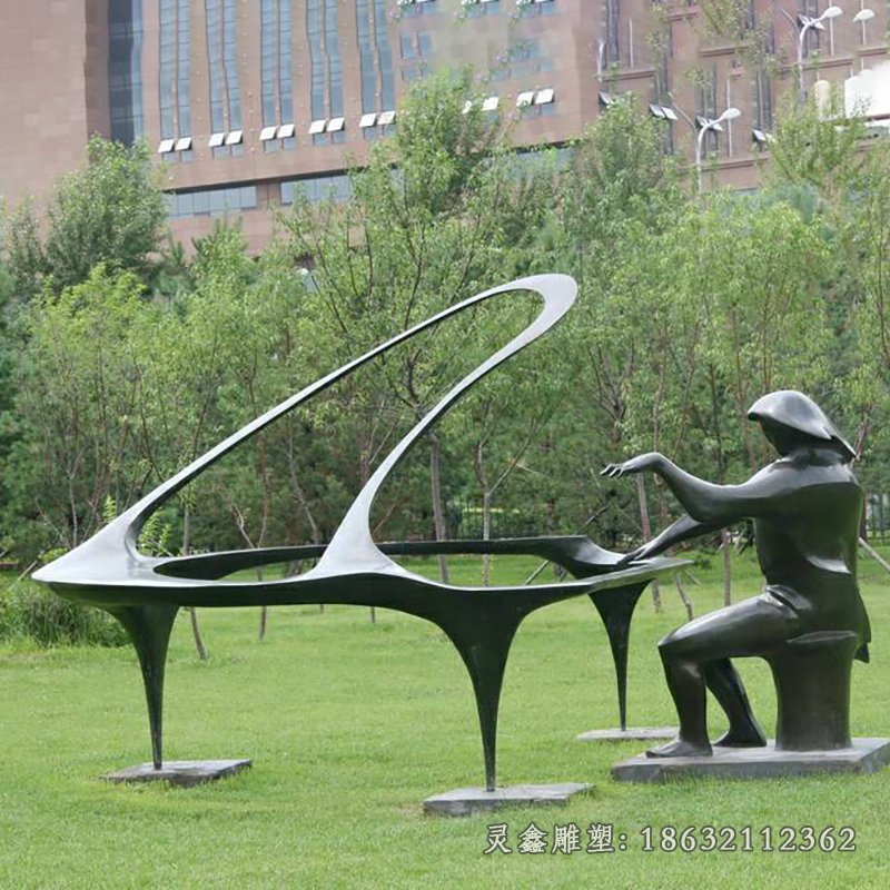 弹钢琴城市景观铜雕