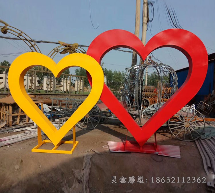 不锈钢彩绘心形广场景观雕塑