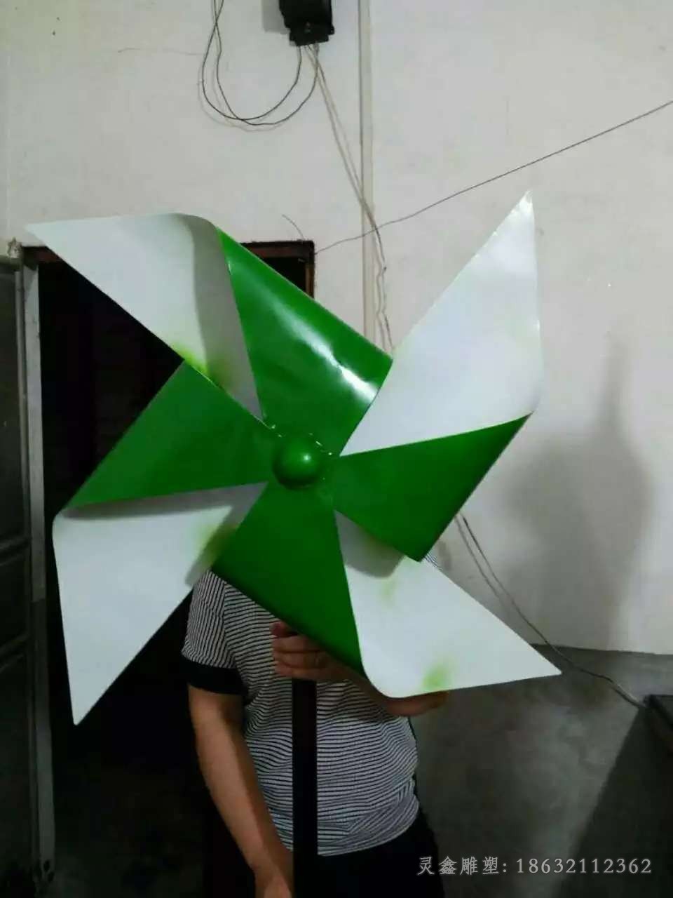 不锈钢彩绘风车城市景观雕塑