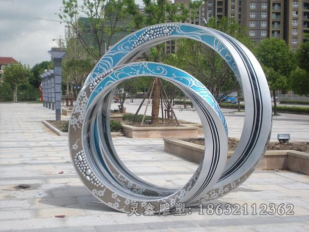 不锈钢彩绘圆环城市景观雕塑