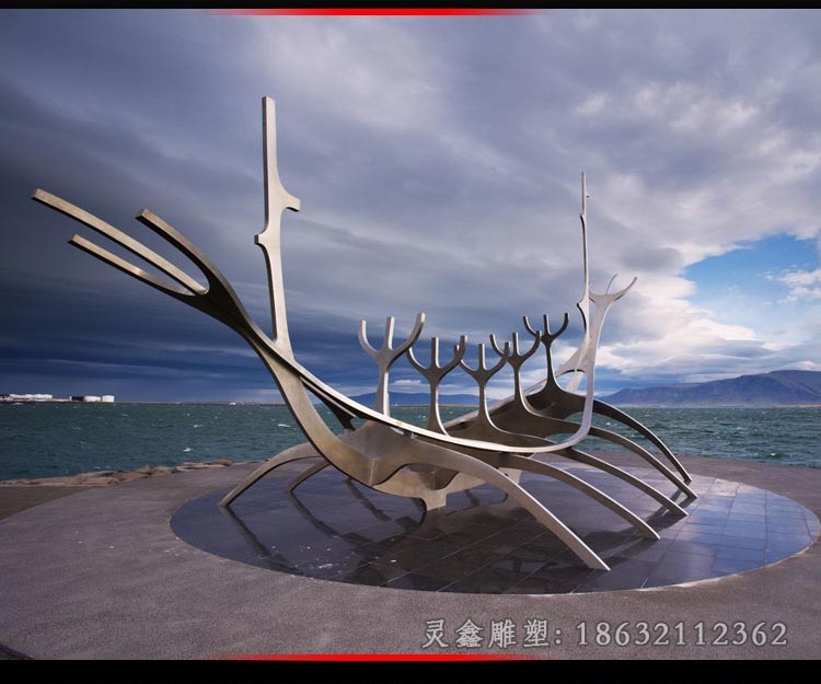 不锈钢抽象镜面广场景观雕塑