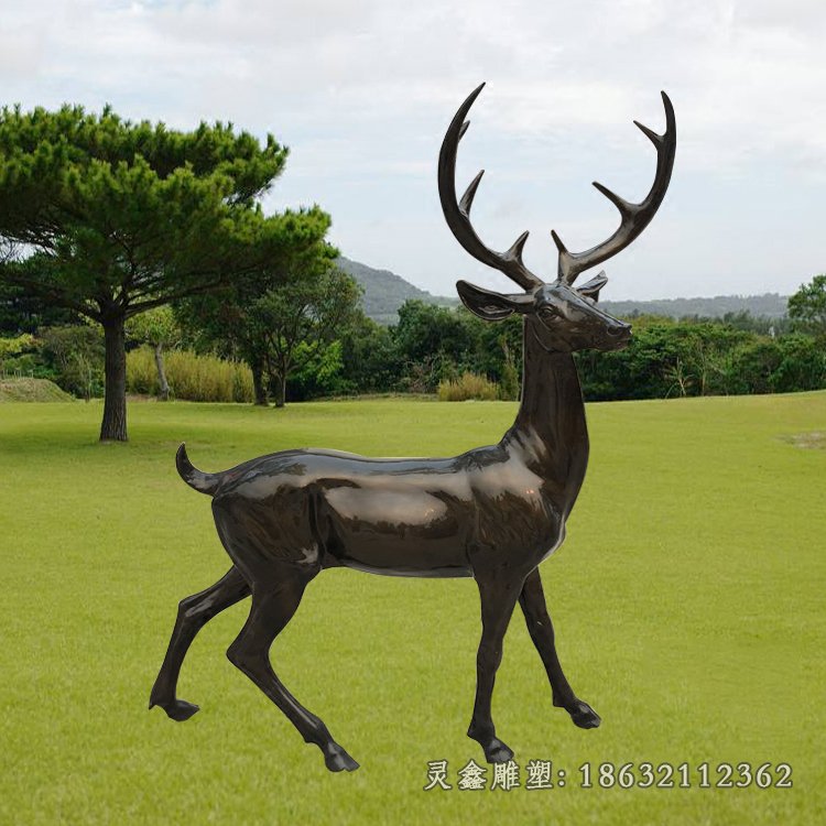 公园小鹿雕塑，