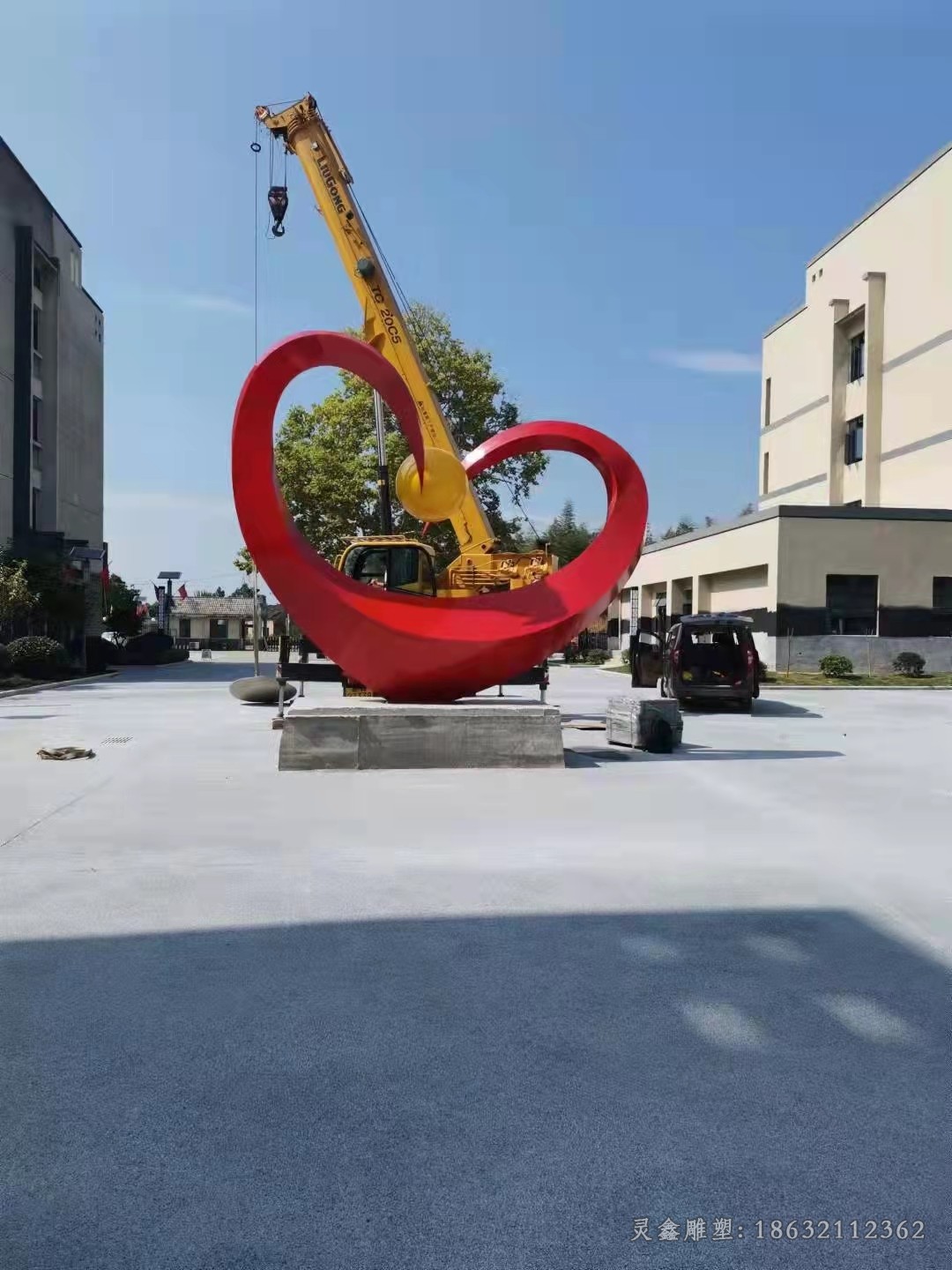 不锈钢城市爱心广场景观雕塑
