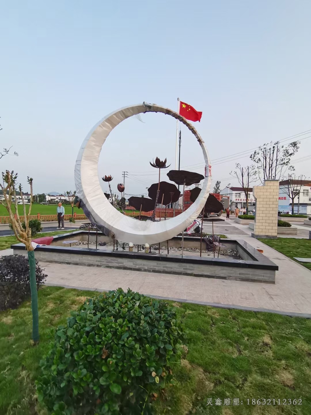 不锈钢抽象荷花广场景观雕塑