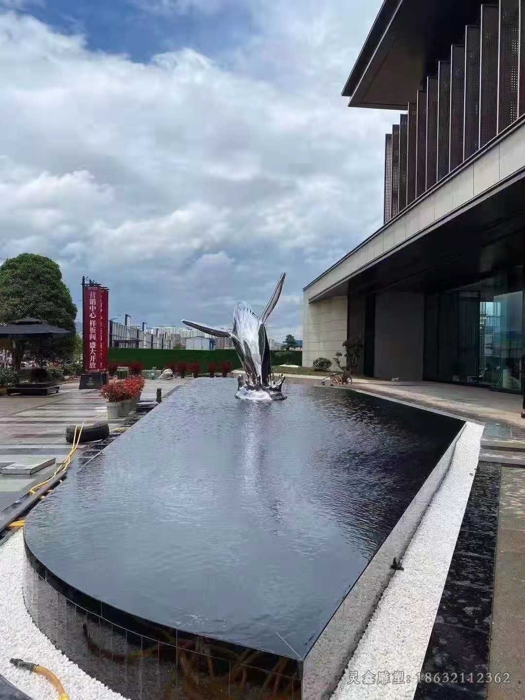 不锈钢镜面海豚街边动物雕塑