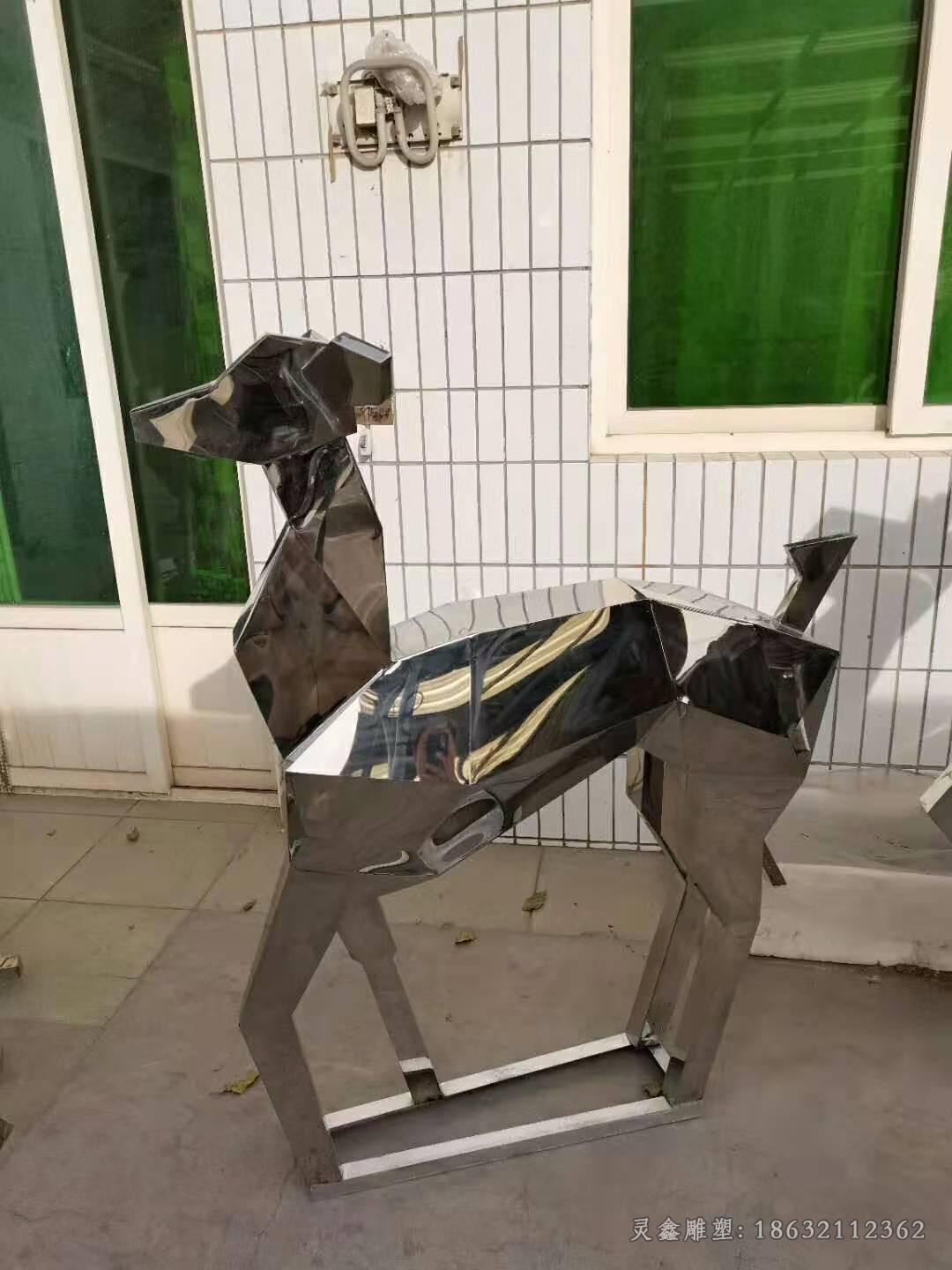 镜面抽象不锈钢鹿雕塑