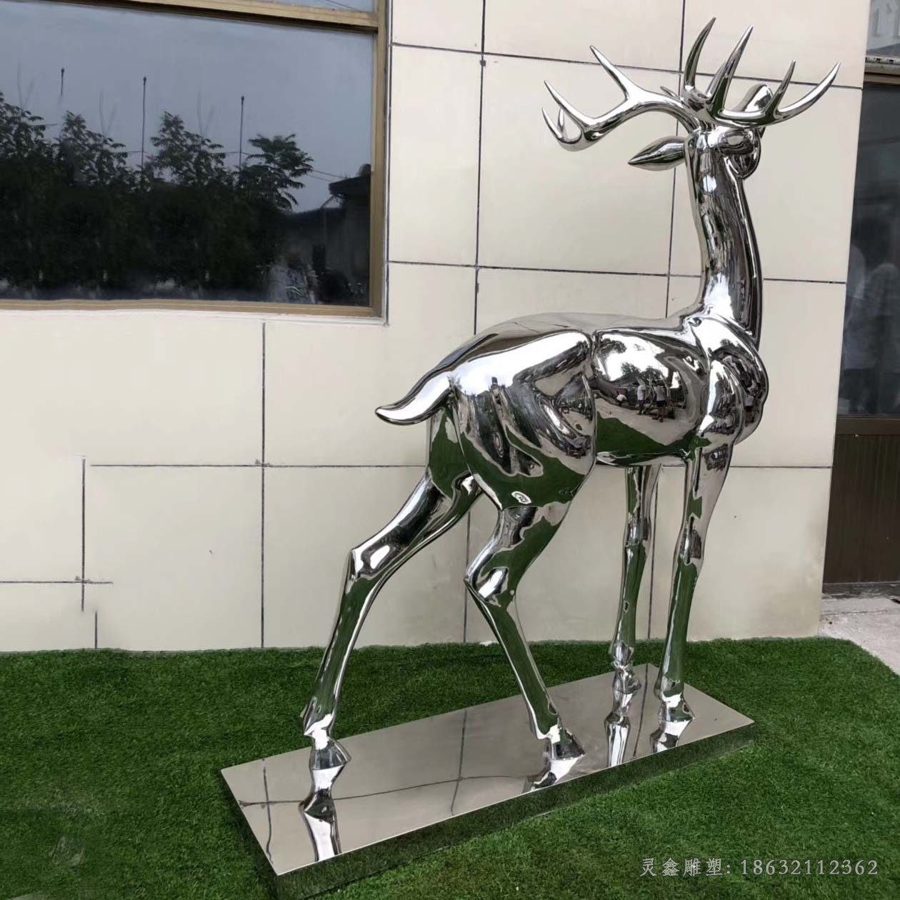 不锈钢镜面抬头鹿动物雕塑