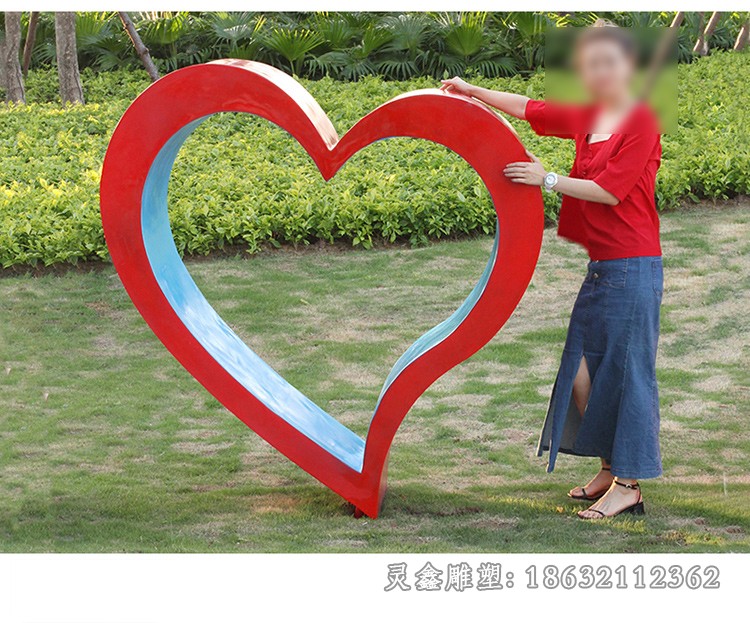 love彩绘景观不锈钢雕塑