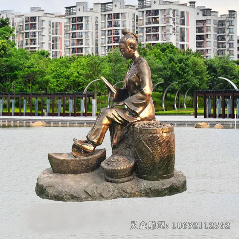 碾药人物铜雕 (2)