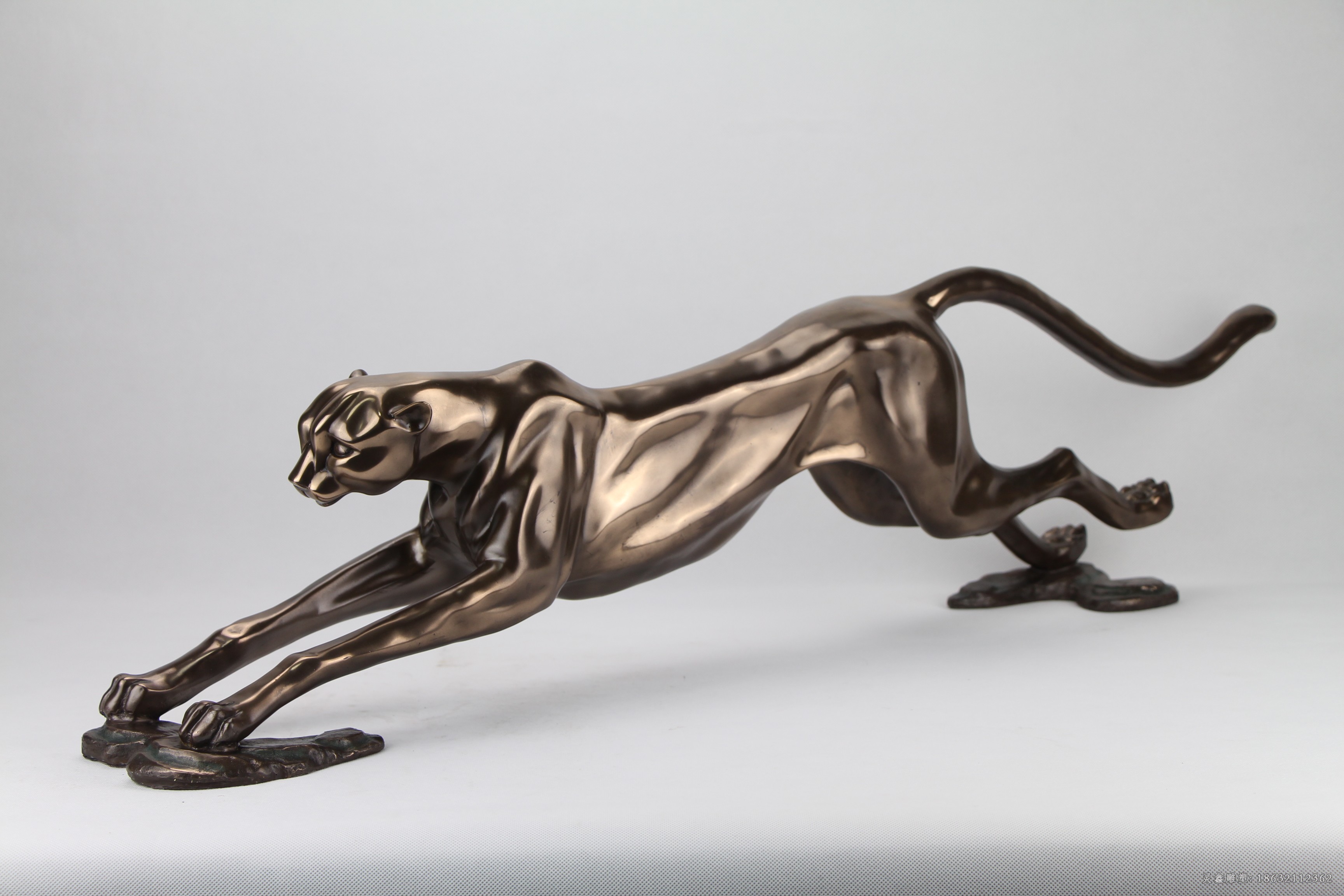 抽象豹子动物景观铜雕