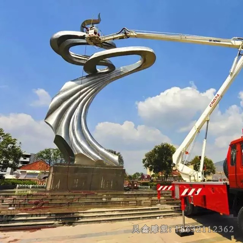 不锈钢镜面飘带景观雕塑