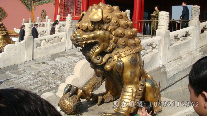 坐姿狮子动物景观铜雕