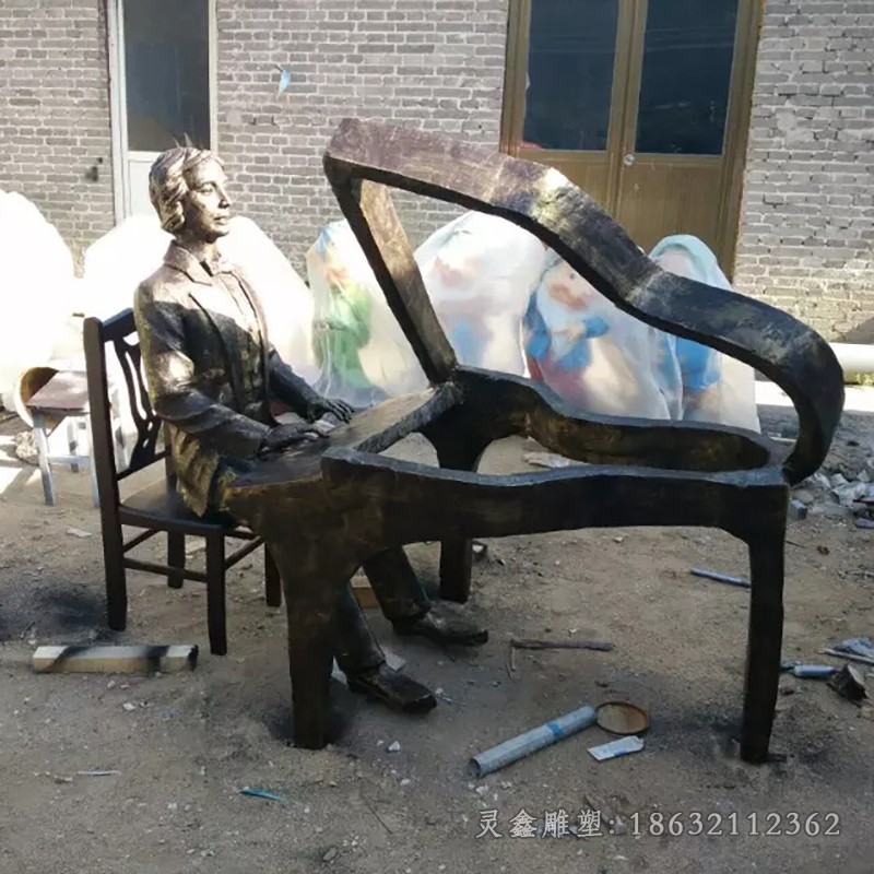 抽象弹钢琴人物公园铜雕