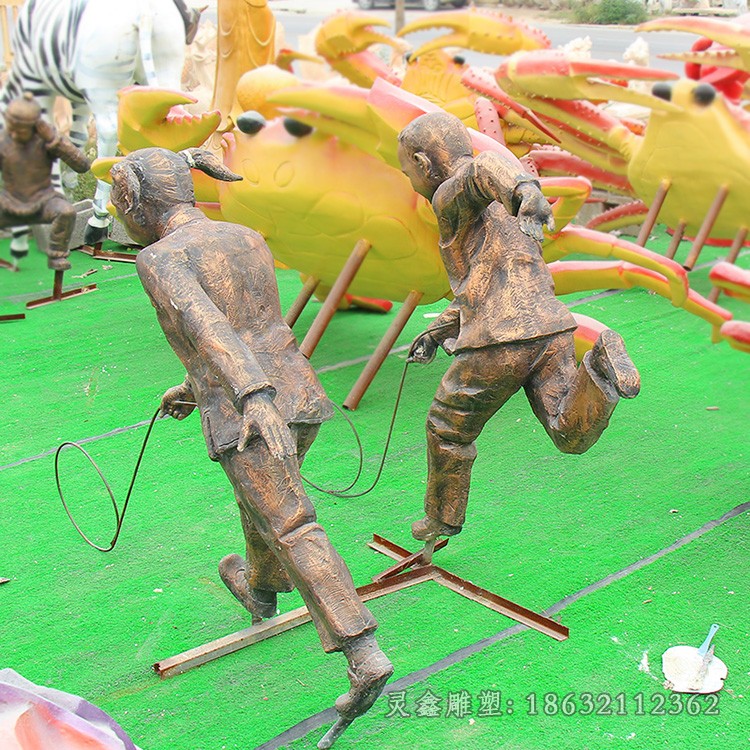 推铁环儿童景观铜雕