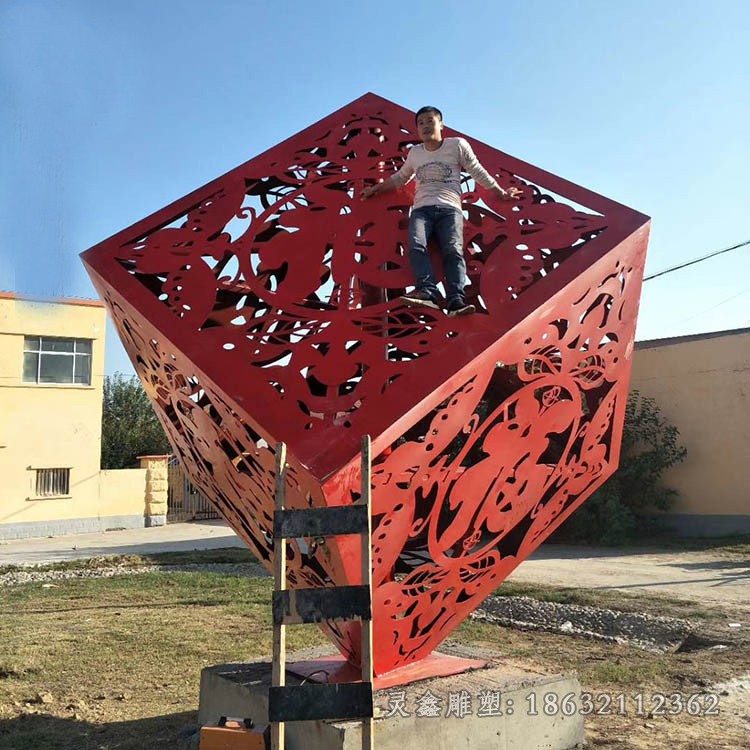 不锈钢福字彩绘景观雕塑