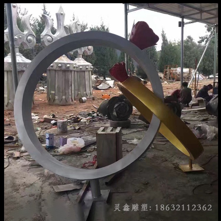 不锈钢镜面戒指园林雕塑