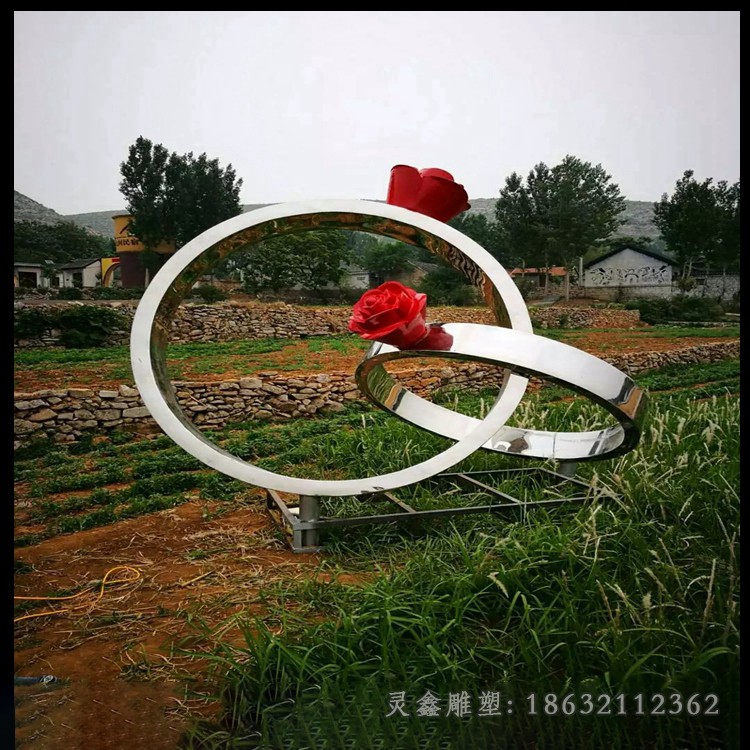 不锈钢镜面戒指园林雕塑