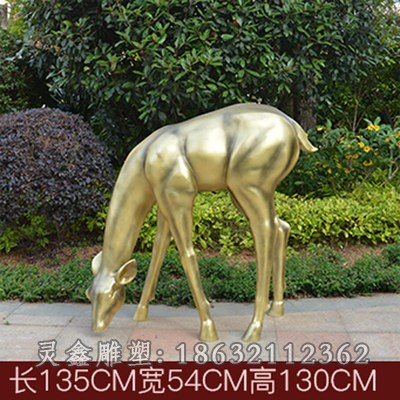 低头鹿动物景观铜雕