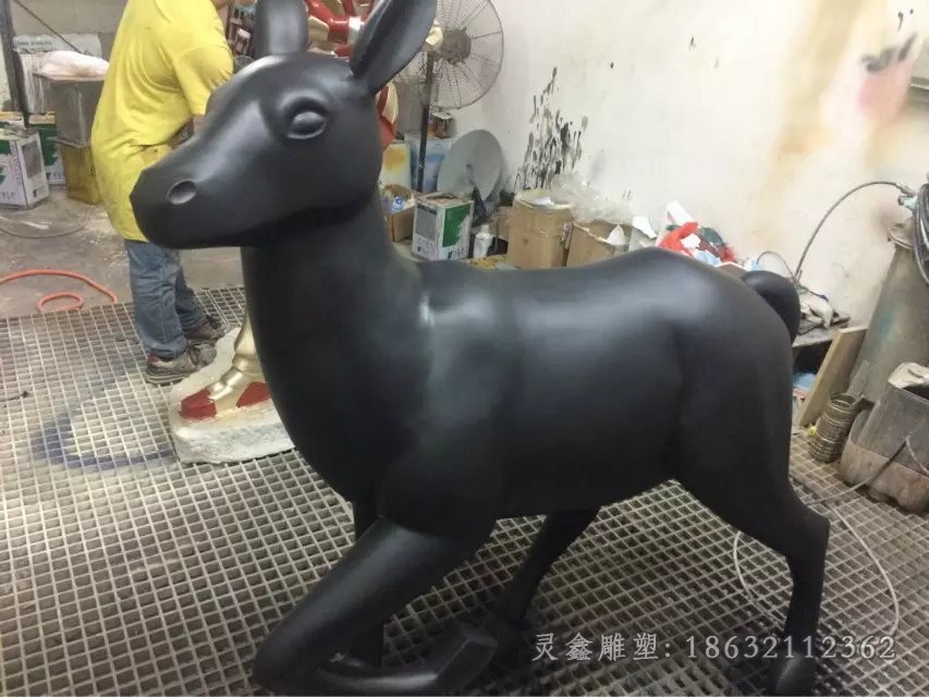 黑色小鹿动物景观铜雕