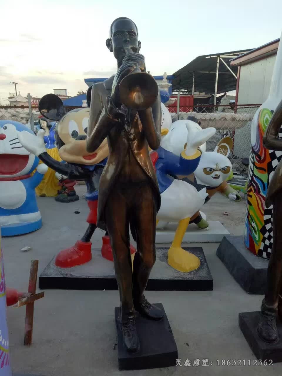 吹萨克斯人物标志铜雕