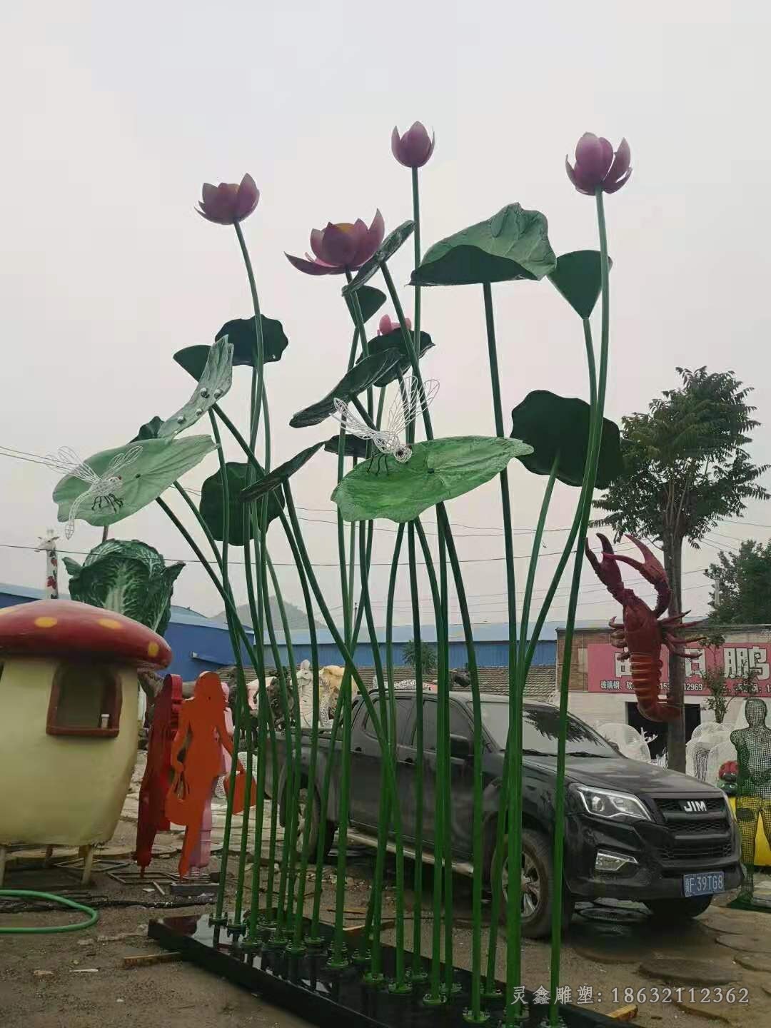 彩绘荷花庭院不锈钢雕塑