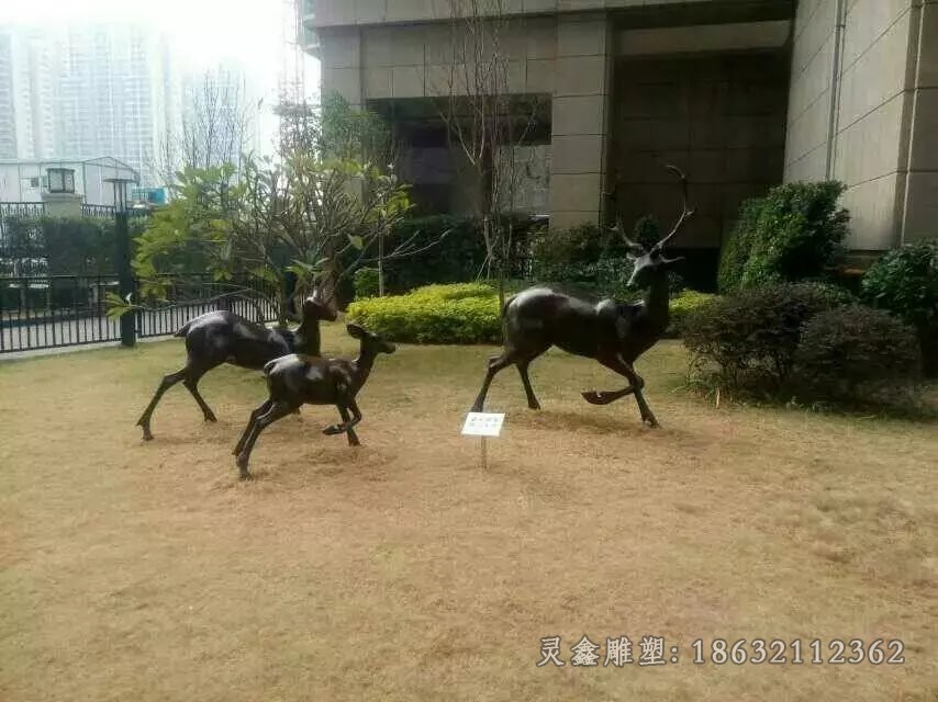 母子鹿公园动物铜雕
