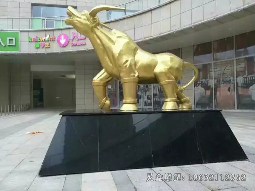 抬头牛广场景观铜雕