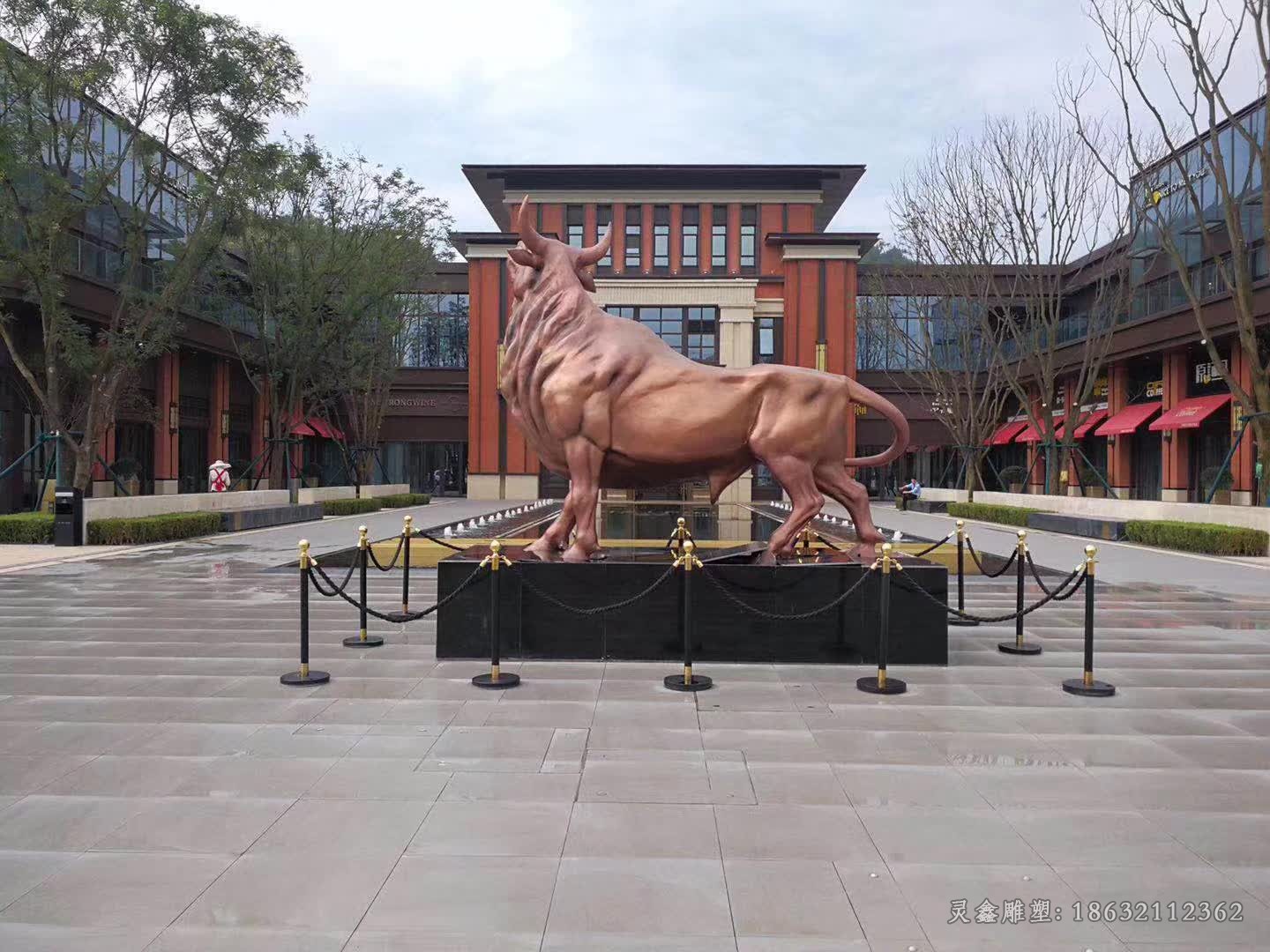 抬头牛广场景观铜雕