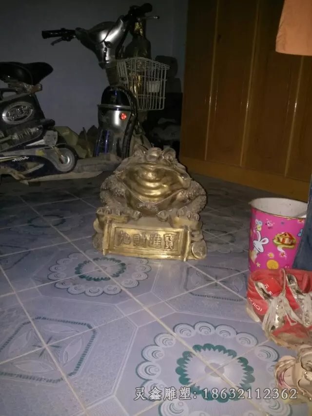 金色金蟾动物标志铜雕